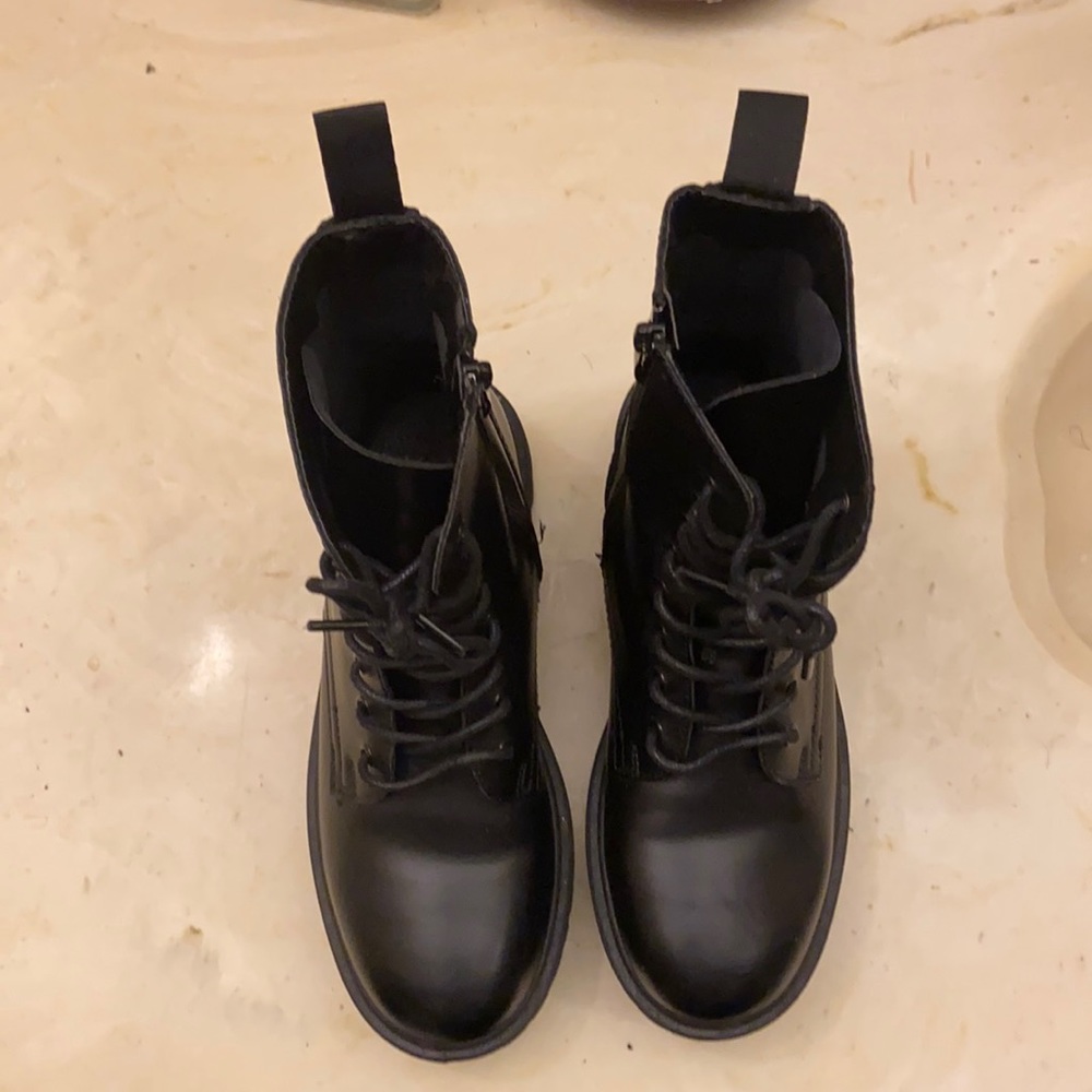 Black Boots Sz 39 black faux leather